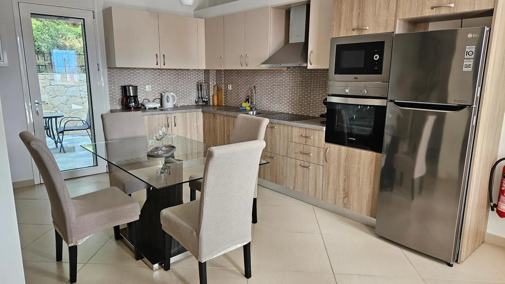 Diwani Luxury Villas Lixouri 0*,  Greece